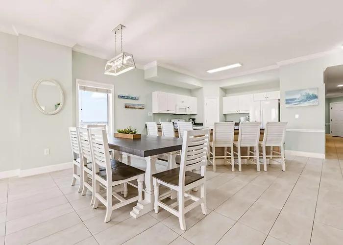 Gulf-front With Balcony Overlooking Pool New Furniture & W&d Holiday home *