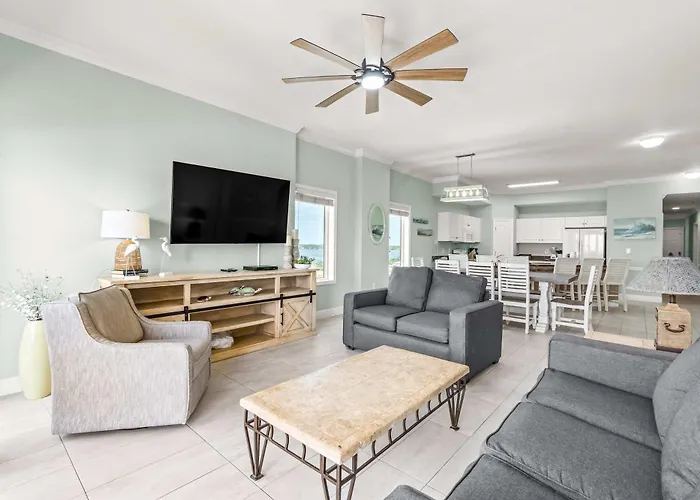 Holiday home Gulf-front With Balcony Overlooking Pool New Furniture & W&d *