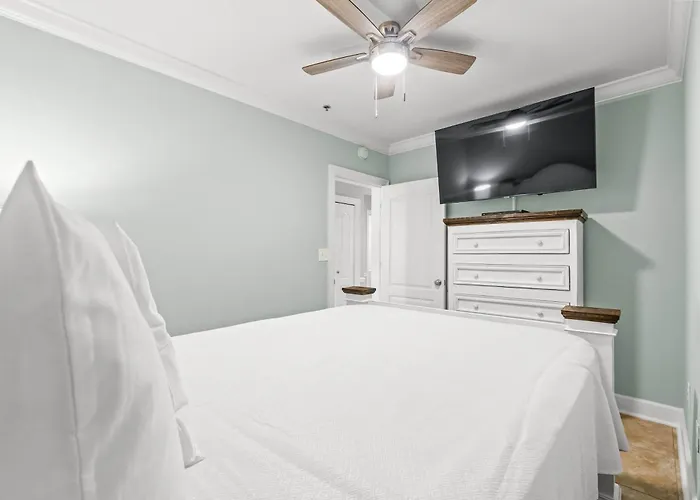 Gulf-front With Balcony Overlooking Pool New Furniture & W&d Holiday home *