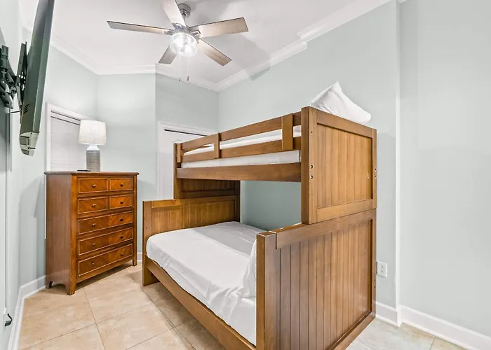 Gulf-front With Balcony Overlooking Pool New Furniture & W&d Holiday home